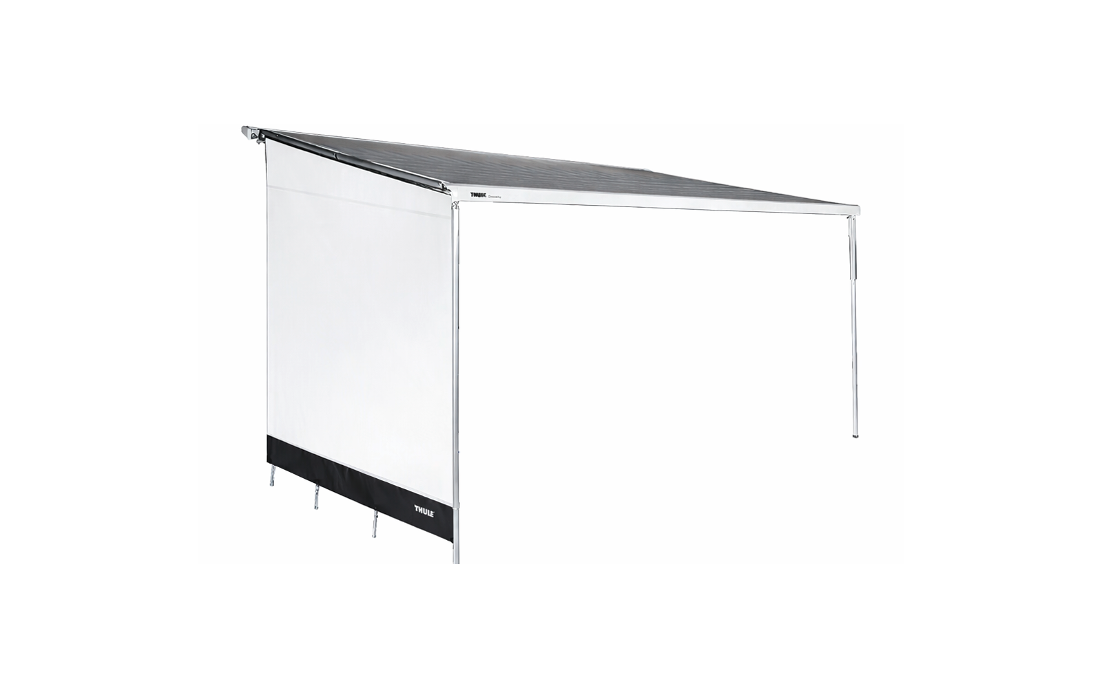 Ausgefahrene weiße Markise mit silbernem Metallgestell, seitlichem Sichtschutz mit schwarzem Streifen und zwei vorderen Stützen