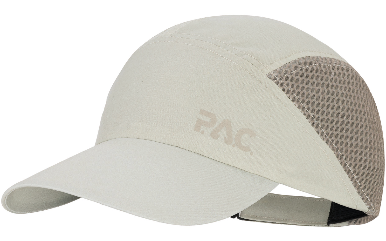 Casquette beige clair avec visière courbée, panneaux latéraux en mesh, logo PAC à l'avant et sangle ajustable à l'arrière