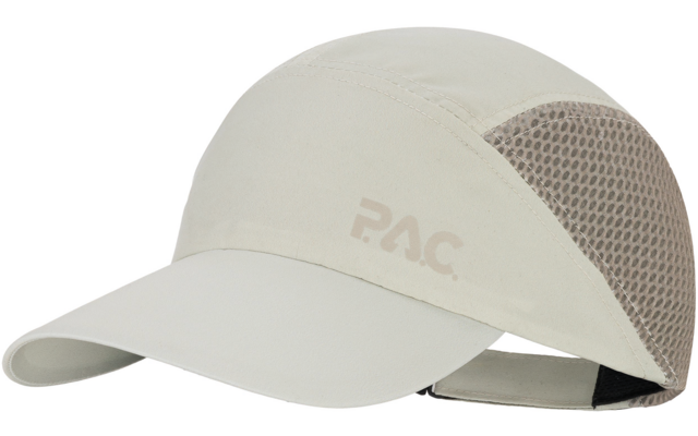 Casquette beige clair avec visière courbée, panneaux latéraux en mesh, logo PAC à l'avant et sangle ajustable à l'arrière