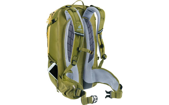 Grüner Rucksack von hinten, gepolsterte Schulter- und Hüftgurte, Netzrückenpolster, seitliche Tasche mit sichtbarem Smartphone