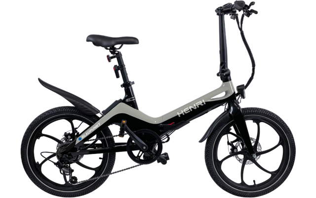 Zwarte opvouwbare fiets met kleine wielen op witte achtergrond