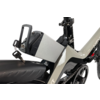 Close-up van een grijs frame van een elektrische fiets met accu
