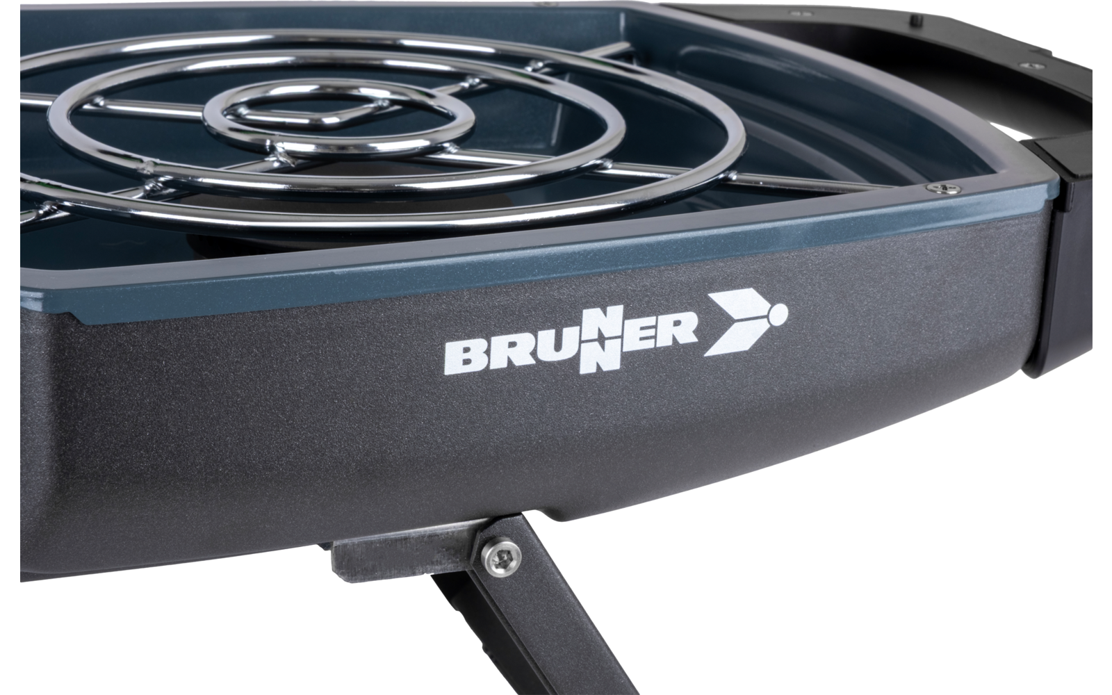 Nahaufnahme eines schwarzen Ventilators mit sichtbarem Lüftergitter und Logo
