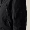 Schwarze Jacke mit Reißverschluss und Logo am Ärmel