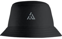 Schwarzer Hut mit kleinem weißem Logo vorne