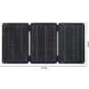 Drei verbundene schwarze Solarpanels auf weißem Hintergrund
