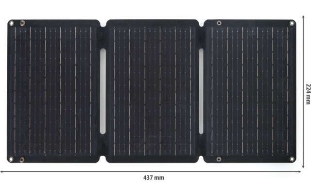 Drei verbundene schwarze Solarpanels auf weißem Hintergrund