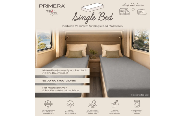 Twee losse bedden met grijze hoeslakens, hoofdeinden en kussens; centrale nachtkast met plant; aan beide zijden een raam met uitzicht naar buiten; bovenaan logo's en tekst 'PRIMERA TRAVEL' en 'Single Bed', tekstbalken, pictogrammen en vermelding 'KI-generiertes Bild'