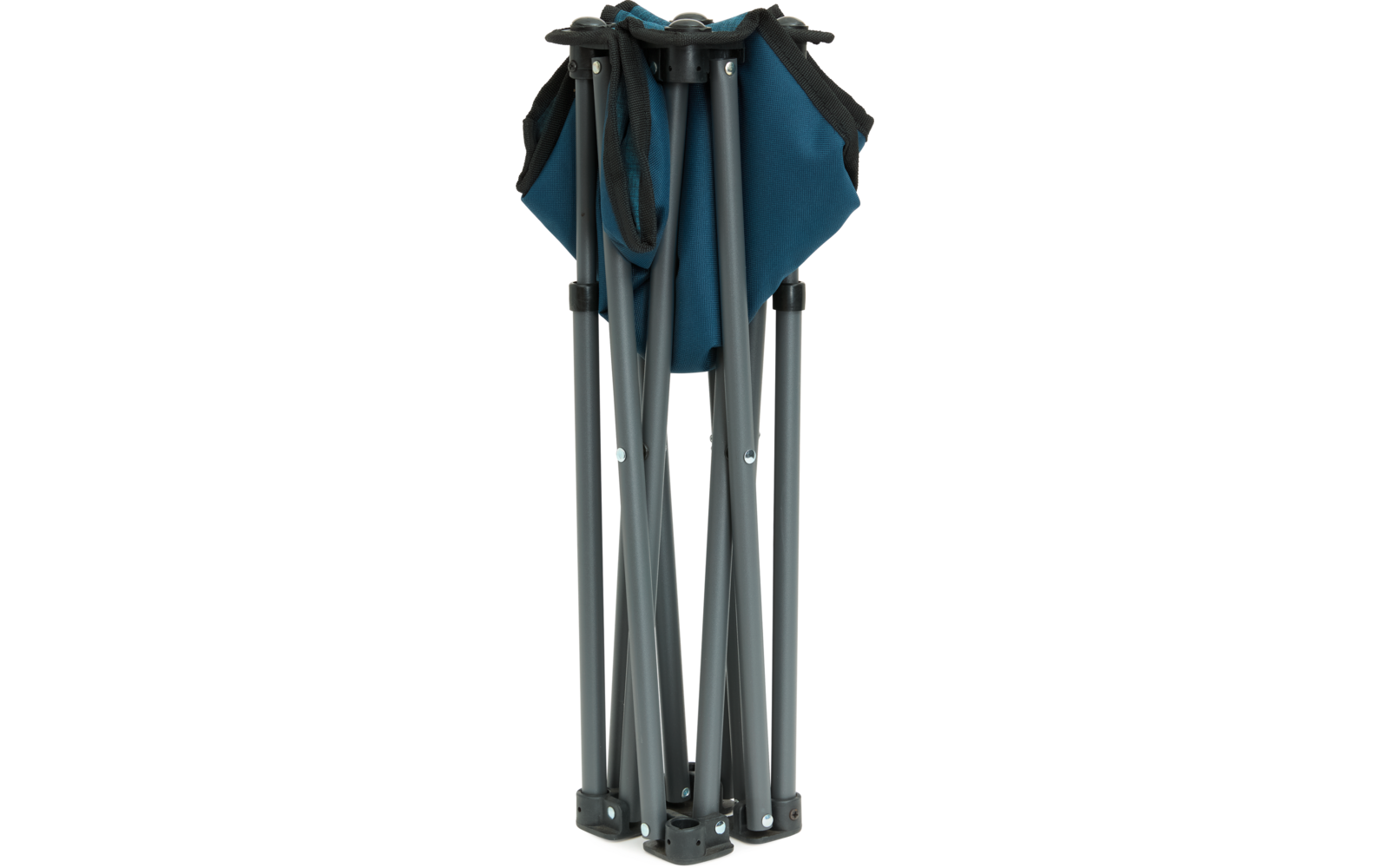 Chaise pliante bleue pliée avec quatre pieds en métal