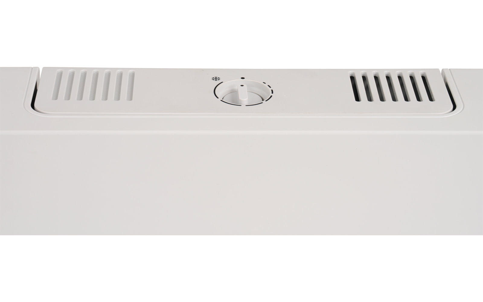 Weiße Oberfläche mit Lüftungsschlitzen oben links und rechts und rundem Drehknopf in der Mitte