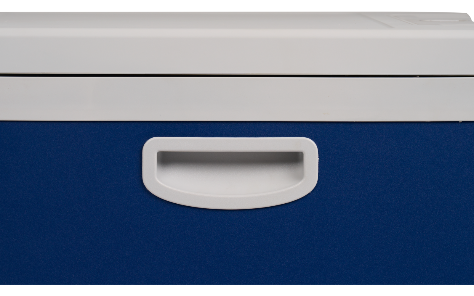 Weiße Griffmulde in blauem Schubladenfront, oberer Rand weiß