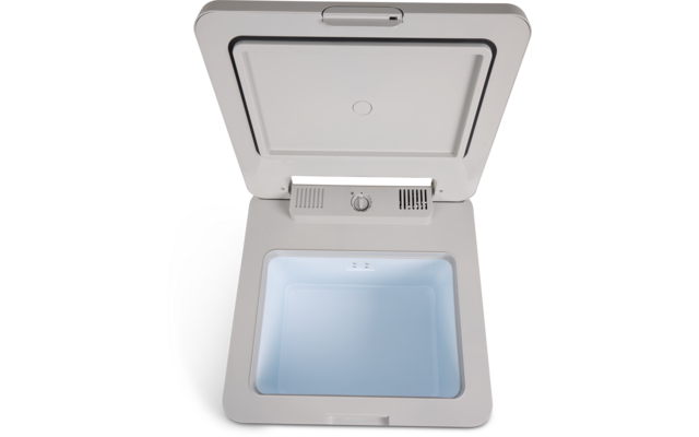 Weißes Gerät mit geöffnetem Deckel, leerer quadratischer Innenraum mit hellblauer Bodenfläche; oberer Innenrand mit Drehknopf und Lüftungsgittern