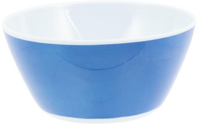 Blauwe kom met witte binnenkant op een witte achtergrond
