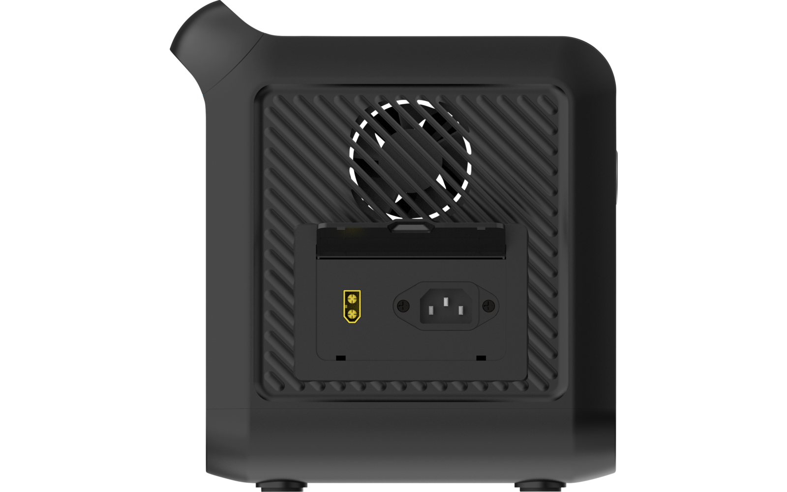 Rückansicht eines schwarzen rechteckigen Geräts mit abgerundeten Ecken, oben rundes Lüftergitter, darunter eingelassenes Panel mit dreipoligem Steckereingang und kleiner gelber Buchse, Gummifüße unten, oben links hervorstehende Rundung