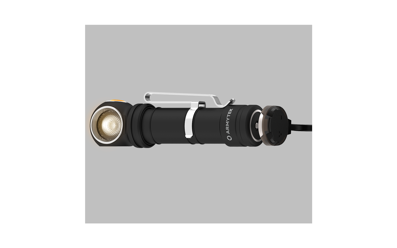 Schwarze Taschenlampe mit silbernem Clip und eingeschaltetem Licht