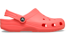 Koraalkleurige clog met ventilatieopeningen, zijaanzicht