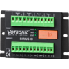 Boîtier électronique rectangulaire noir avec borniers verts en haut et en bas, fusible/relais orange, trois voyants LED verts, inscriptions blanches 'VOTRONIC MADE IN GERMANY' et 'SIRIUS IO', mentions 'Tank 1'–'Tank 4' au‑dessus des borniers supérieurs et pattes de fixation sur les côtés