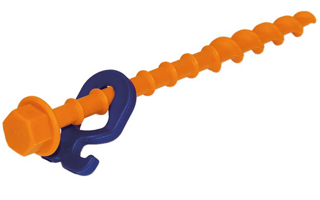 Oranje schroef met blauwe haak op witte achtergrond