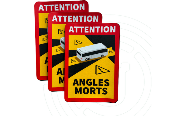 Drie deels overlappende rode en gele waarschuwingsstickers met een wit buspictogram, zwarte diagonale strepen, gele driehoekige waarschuwingssymbolen met uitroeptekens en de woorden 'ATTENTION' bovenaan en 'ANGLES MORTS' onderaan