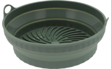 Contenitore rotondo verde con lati rigati, una piastra circolare forata al centro e una piccola maniglia con foro per appendere sul bordo