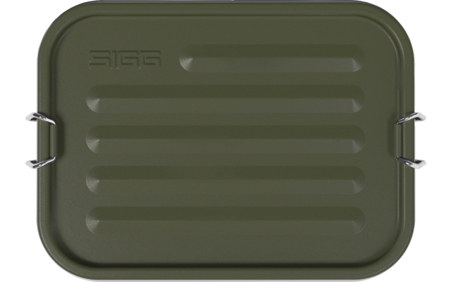 Tapa metálica rectangular color oliva, esquinas redondeadas, cinco nervaduras horizontales, marca en relieve "SIGG" arriba a la izquierda y dos cierres metálicos en los laterales