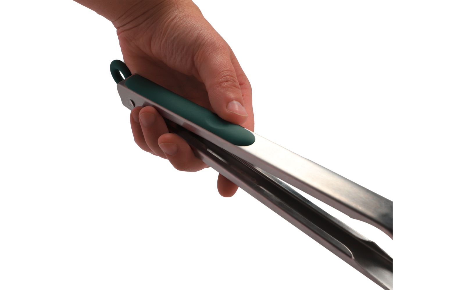 Mano che tiene una pinza di metallo con manici neri