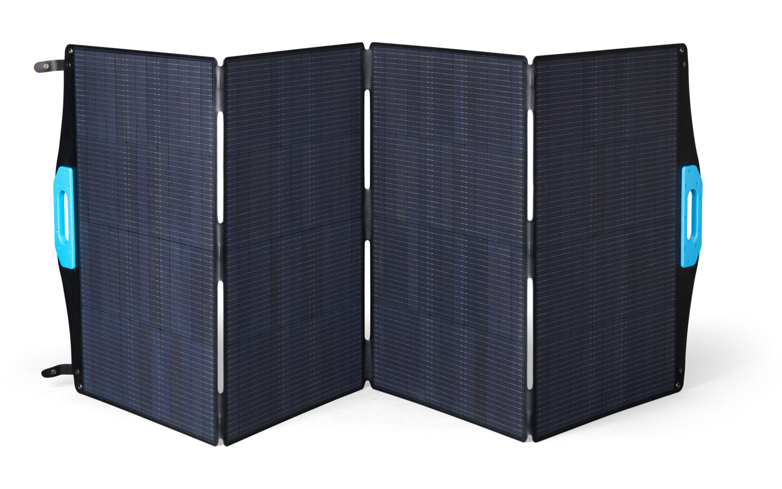Aufgeklapptes vierteiliges Solarpanel mit dunklen Solarzellen und zwei blauen Griffen auf weißem Hintergrund