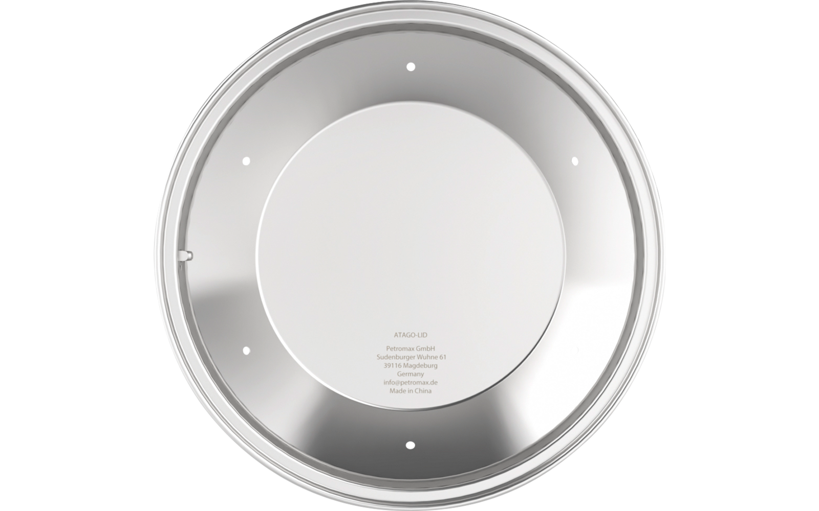 Ronde metalen afdekplaat met brede rand, centrale verzonken zone, meerdere kleine gaatjes en kleine gedrukt tekst in het midden