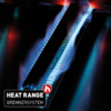 Nahaufnahme zweier länglicher Metallöffnungen mit blauen Flammen, dunklem Hintergrund und Produktlogo HEAT RANGE BRENNERSYSTEM unten links