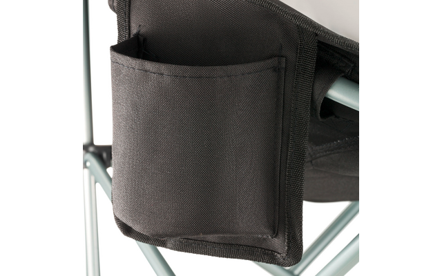 Poche en tissu noir sur une chaise