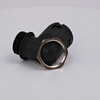 Pièce en plastique noire avec une extrémité cylindrique rainurée et un écrou métallique hexagonal visible, posée sur un fond clair