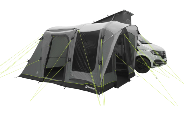 Aufblasbares graues Campingzelt neben einem weißen Wohnmobil auf Gras