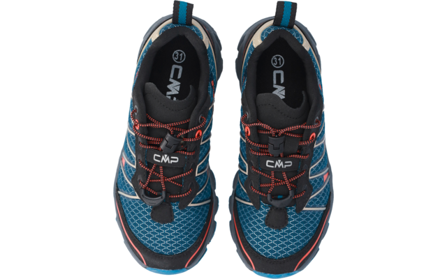 Paar blaue Sportschuhe von oben gesehen, schwarze Details, orange-rote elastische Schnürsenkel mit Stopper, 'CMP'-Logo auf den Zungen, Zahl '31' in den Innensohlen