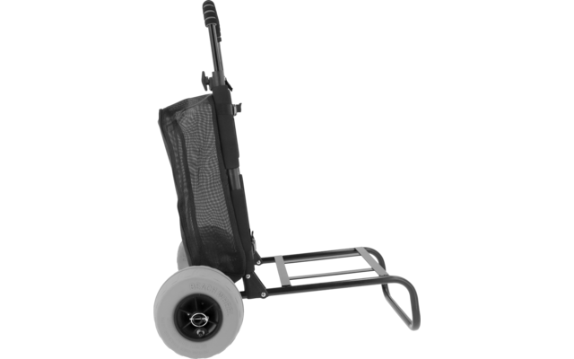 Carrito plegable de dos ruedas con bolsa de tela negra, armazón metálico negro y ruedas de color claro; plataforma frontal desplegada