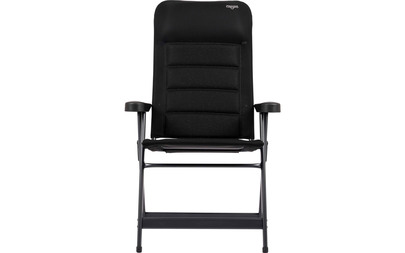 Schwarzer Stuhl, Frontalaufnahme; gepolsterte Rückenlehne mit waagerechten Nähten, schwarze Armlehnen und sichtbares schwarzes Metallgestell