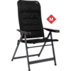 Schwarzer faltbarer Stuhl mit gepolstertem Rücken und Sitz sowie Armlehnen; rechts oben ein rotes Rautensymbol mit weißem "M"