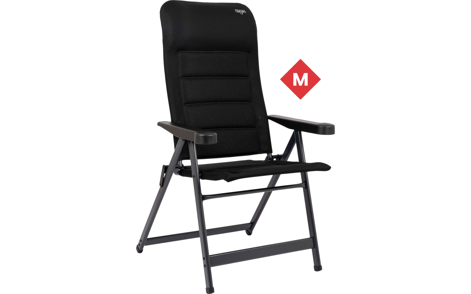 Schwarzer faltbarer Stuhl mit gepolstertem Rücken und Sitz sowie Armlehnen; rechts oben ein rotes Rautensymbol mit weißem "M"