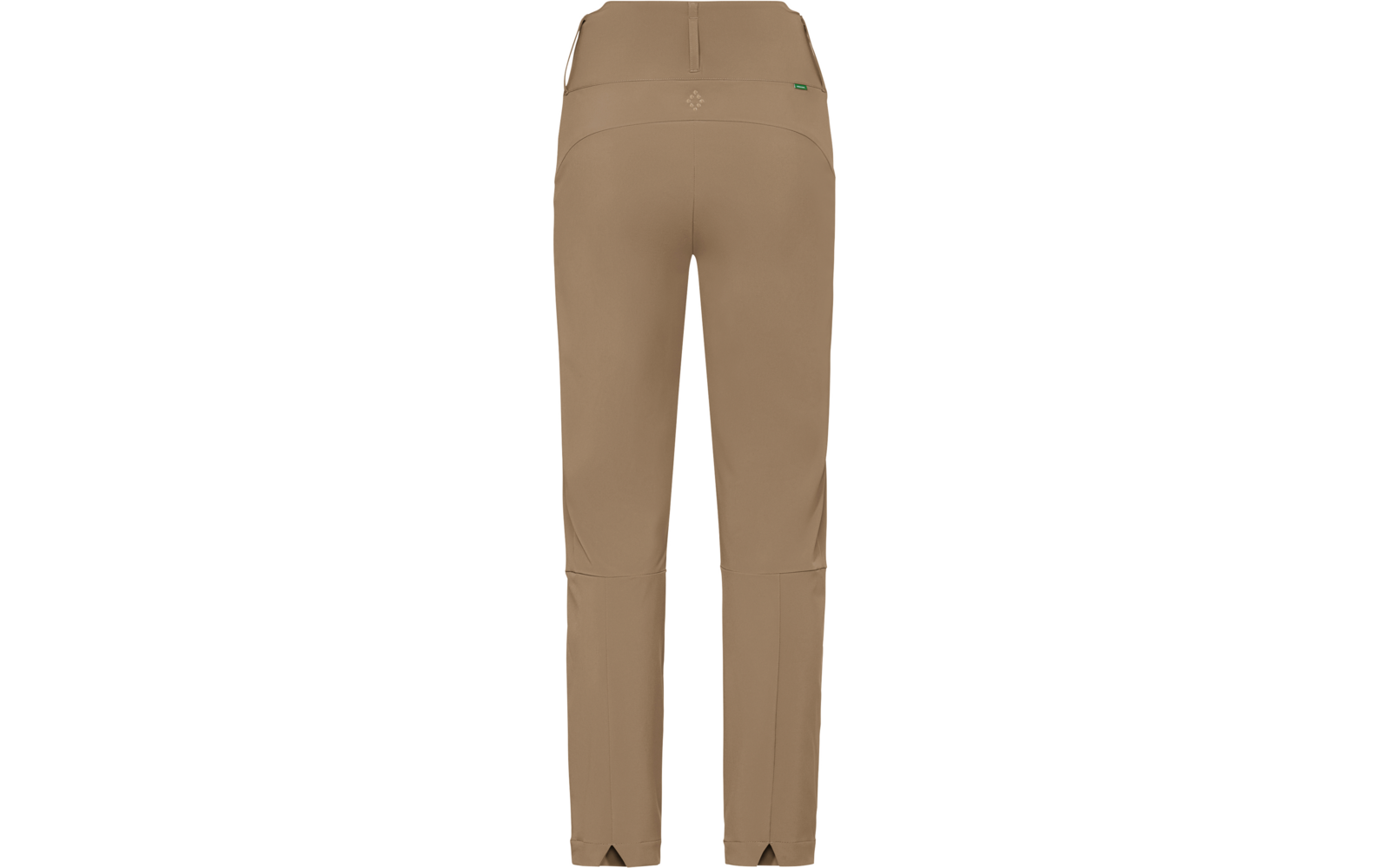 Rückansicht einer beigefarbenen Hose mit Taillenbund, mittiger Naht, kleinem rautenförmigem Zeichen oberhalb der Naht, kleinem grünen Etikett an der rechten Seite und kurzen Schlitzen an den Beinabschlüssen