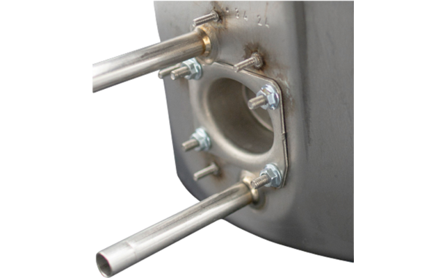 Runder Metallbehälter mit aufliegendem Deckel, zwei seitlich herausragenden Rohren und einer runden Befestigungsplatte mit Schrauben