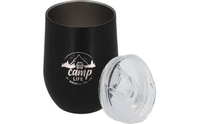 Zwarte geïsoleerde drinkbeker met doorzichtige deksel en een opdruk van een bergmotief met de tekst 'camp LIFE'