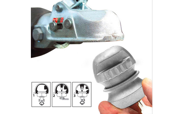 Nahaufnahme einer silbernen Anhängerkupplung und einer Hand, die ein silbernes Metallteil hält; unten drei kleine schwarz-weiße Installationspiktogramme