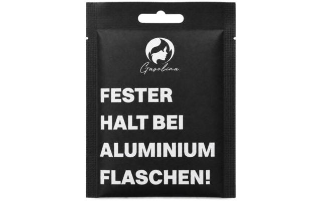 Confezione nera con asola per appendere, logo a fiamma bianco e scritta 'Gasolina' in alto, grande testo bianco: 'FESTER HALT BEI ALUMINIUM FLASCHEN!'