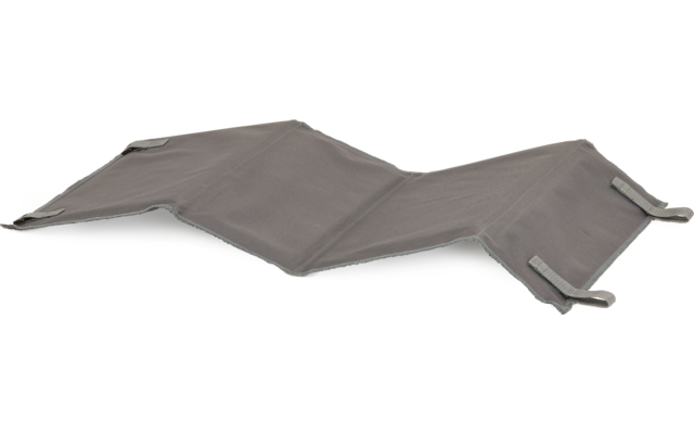 Tissu gris plié en trois segments visibles, avec deux languettes rectangulaires à bandes auto-agrippantes à chaque extrémité