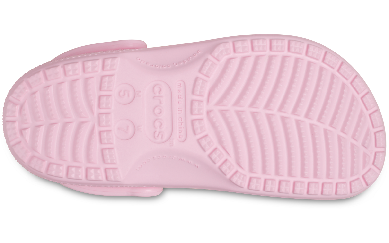 Unterseite eines einzelnen hellrosa Clogs mit profilierter Sohle, Fersenriemen und geprägtem Schriftzug 'crocs'
