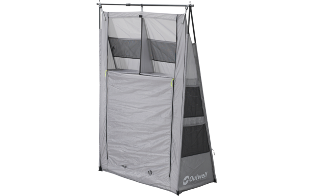 Graues, freistehendes, rechteckiges Textilgestell mit Reißverschluss vorne, zwei oberen Netzfenstern, seitlichen Netzeinsätzen, Metallrahmen oben und 'Outwell'-Logo unten rechts