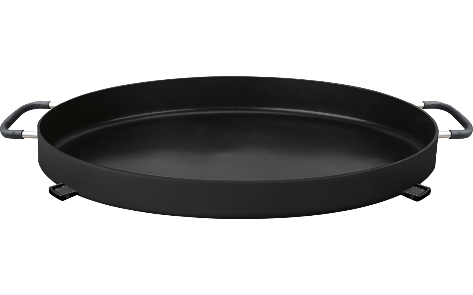 Runde schwarze Pfanne mit zwei Griffen, isoliert auf weißem Hintergrund