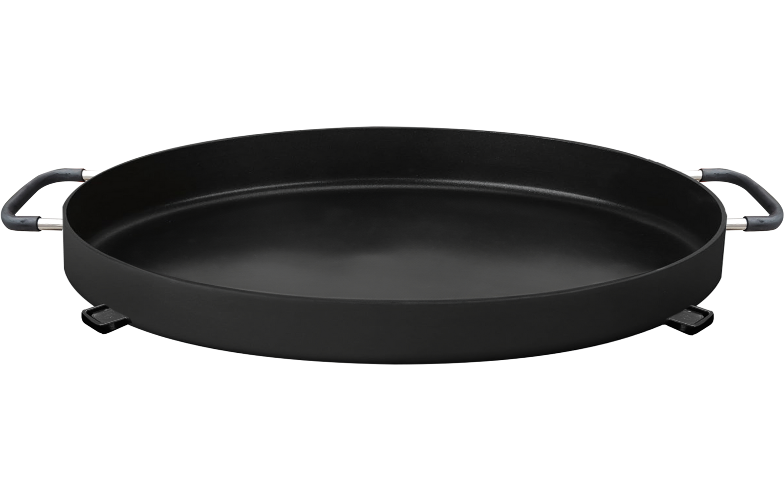 Runde schwarze Pfanne mit zwei Griffen, isoliert auf weißem Hintergrund
