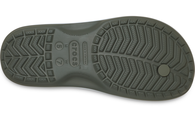 Einzelne graugrüne Schuhsohle mit Profilmuster und 'Crocs'-Logo