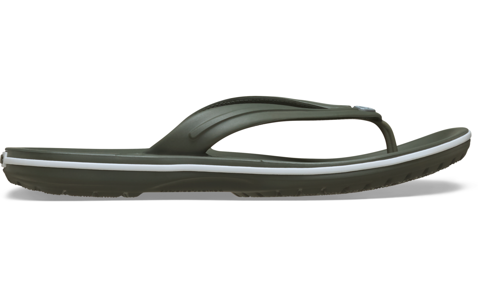 Ein einzelner olivgrüner Flip‑Flop von der Seite, Zehensteg, weißer Streifen an der Mittelsohle, strukturiertes Fußbett, Gummisohle
