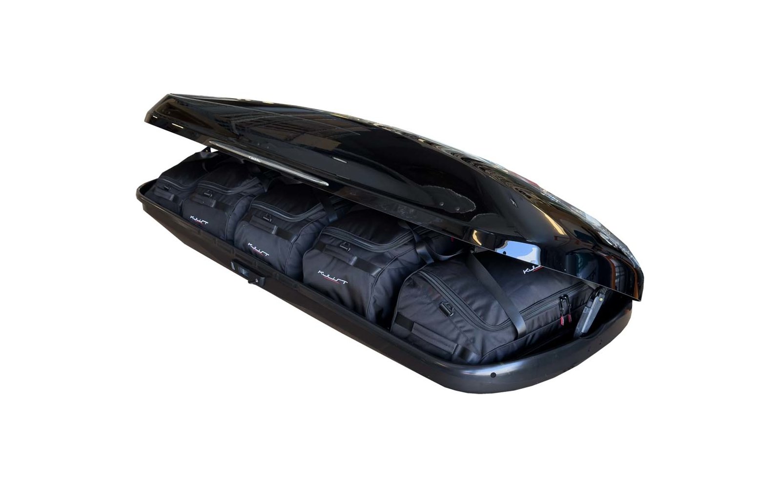 Glänzende schwarze, geöffnete Dachbox mit vier schwarzen Reisetaschen im Inneren